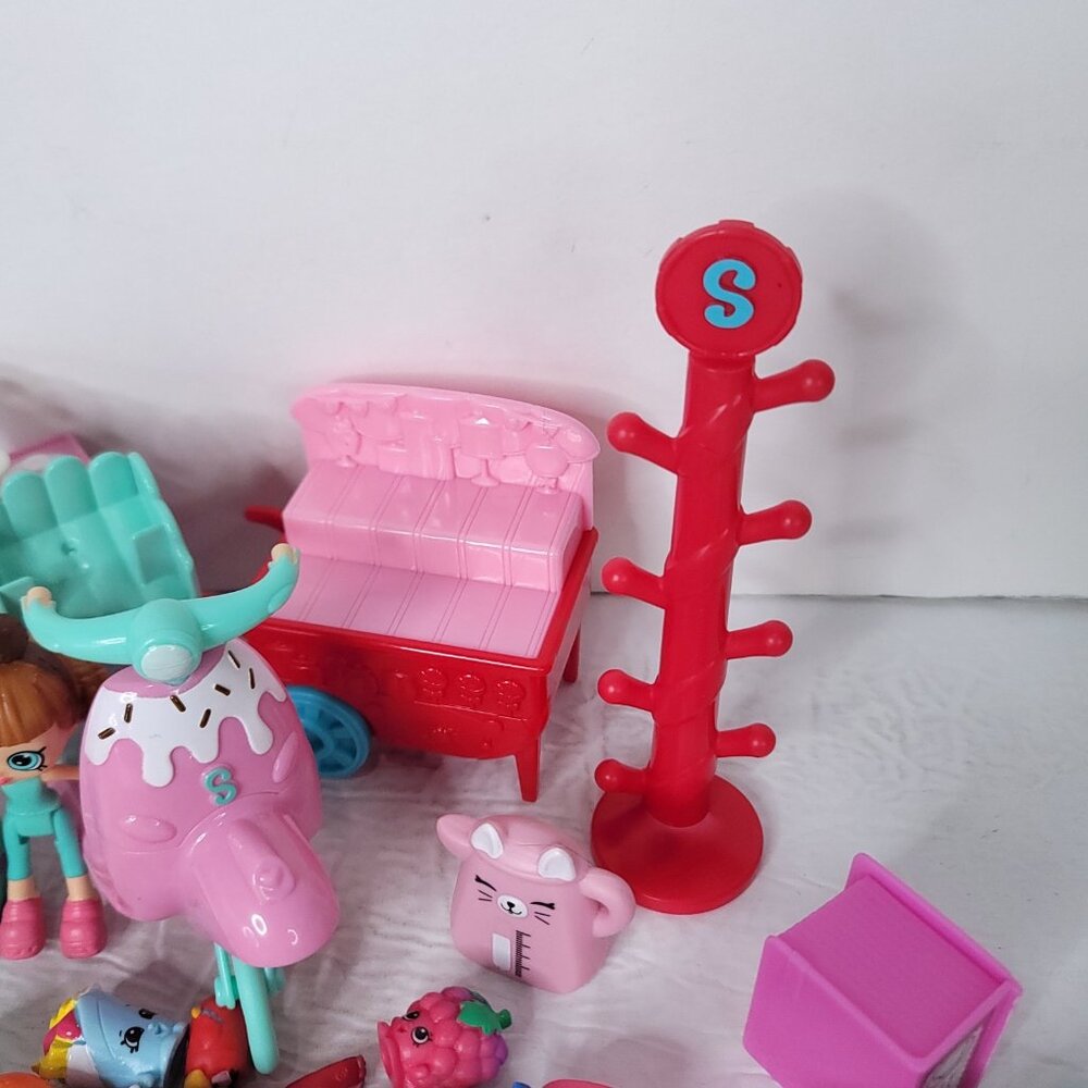 Lot Of Shopkins Figures Super Cute Mixed Lot, hats, food, household items - Picture 6 of 8